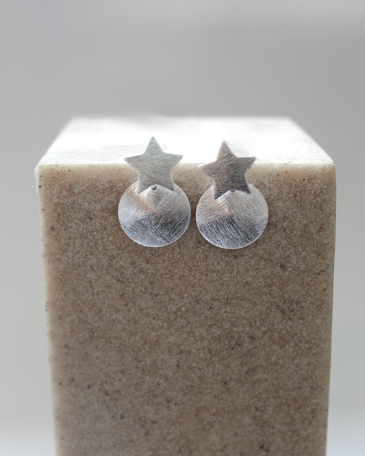 Aros estrella y luna bañados en plata 925