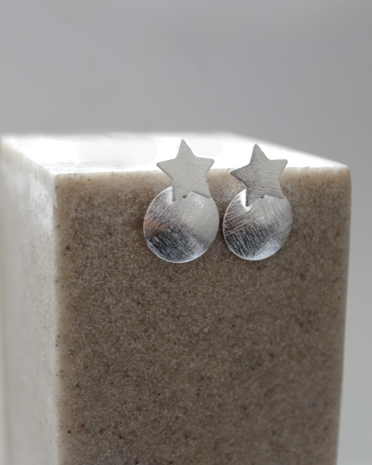 Aros estrella y luna bañados en plata 925