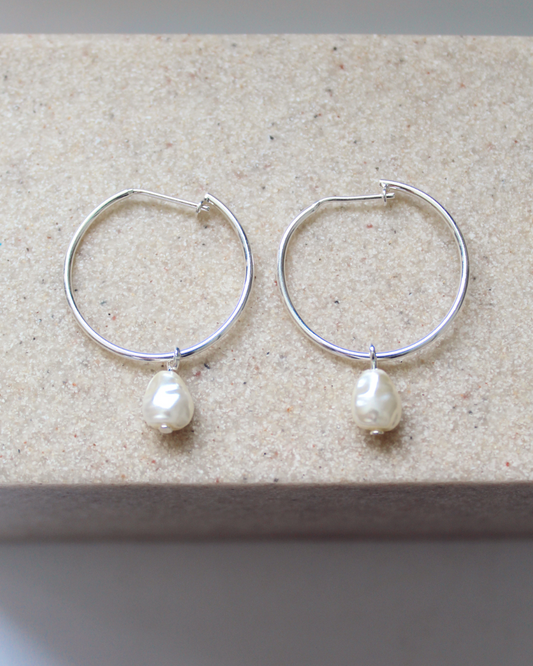 Aros argolla y perla bañados en plata 925